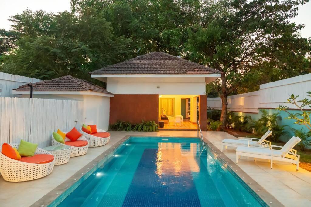 White Banyan Beach Villa, Candolim By The Acacia Villas Dış mekan fotoğraf